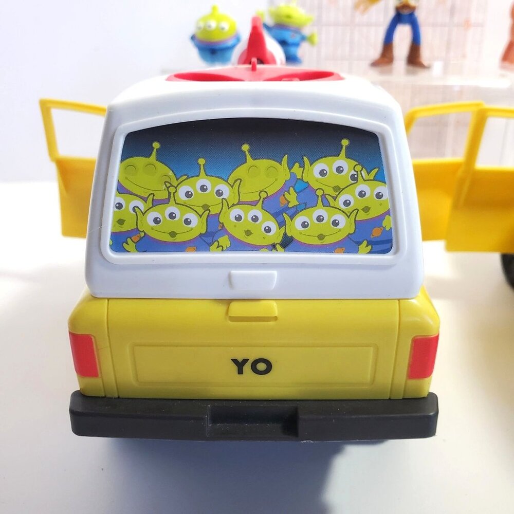 Toy Story 3 Pizza Planet Truck Playset Figures Woody Alien Dog Lot - Picture 14 of 16
